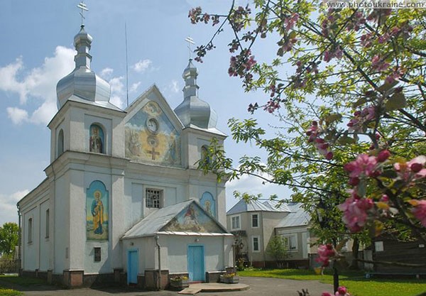 Голобы. Парадный фасад Георгиевской церкви Волынская область Фото Украины