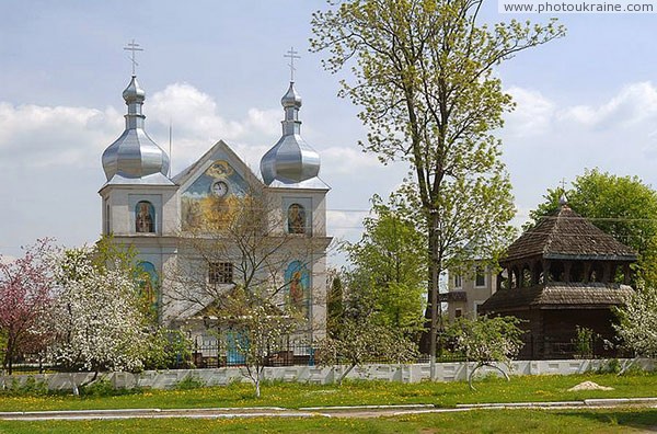 Голобы. Георгиевская церковь и колокольня Волынская область Фото Украины