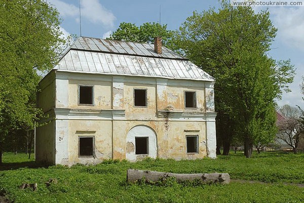 Голобы. Монументальный флигель имения Вильгов Волынская область Фото Украины