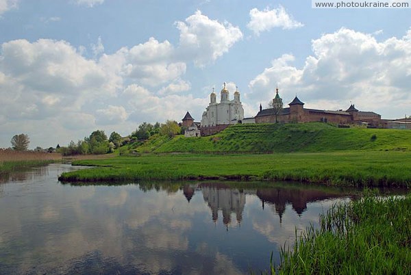 Зимнее. Пригорок Святогорского монастыря Волынская область Фото Украины