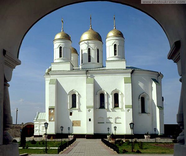 Зимнее. Вид на Успенский собор из парадного входа под колокольней Волынская область Фото Украины