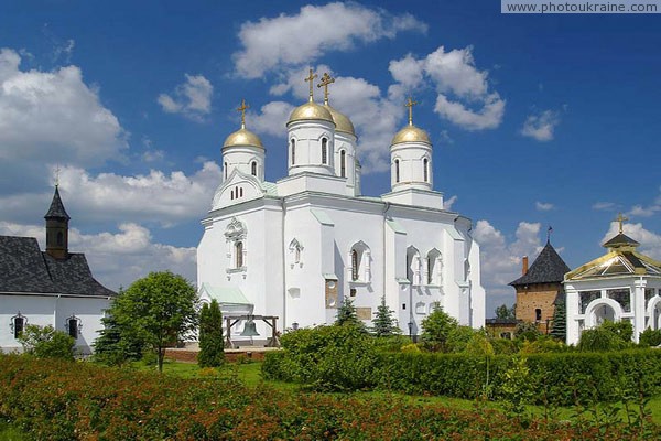 Зимнее. Главный храм Святогорского монастыря Волынская область Фото Украины