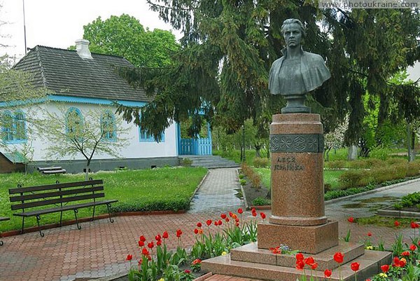 Kolodyazhne. Bust L. Ukrainka and White house Volyn Region Ukraine photos