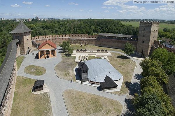 Луцк. Благоустроенный двор Луцкого замка Волынская область Фото Украины