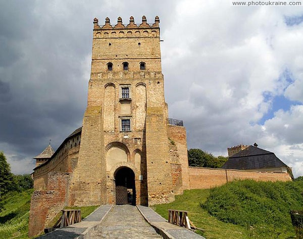 Луцк. Луцкий замок, въездная башня Волынская область Фото Украины
