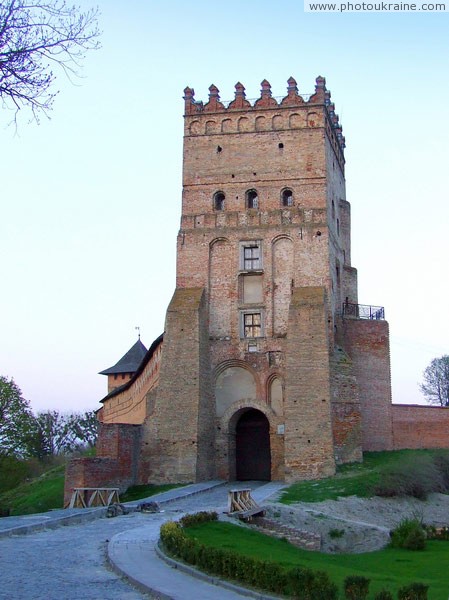 Луцк. Луцкий замок, въездная башня Любарта Волынская область Фото Украины