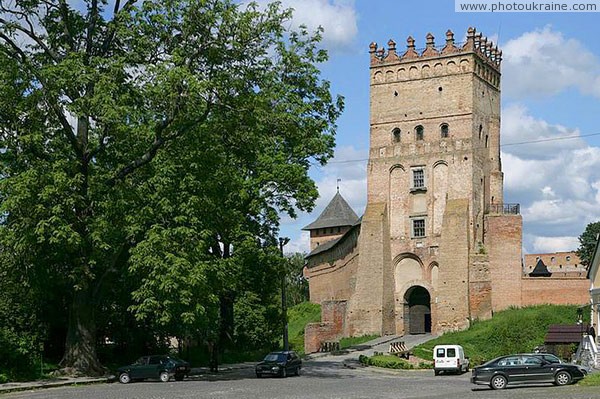 Луцк. Луцкий замок, башня Любарта и крытая деревянная галерея Волынская область Фото Украины