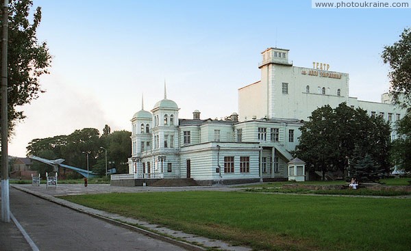 Dniprodzerzhynsk. Drama Theater of L. Ukrainka Dnipropetrovsk Region Ukraine photos