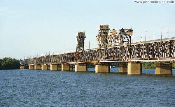Днепропетровск. Подъемный фрагмент Амурского моста Днепропетровская область Фото Украины