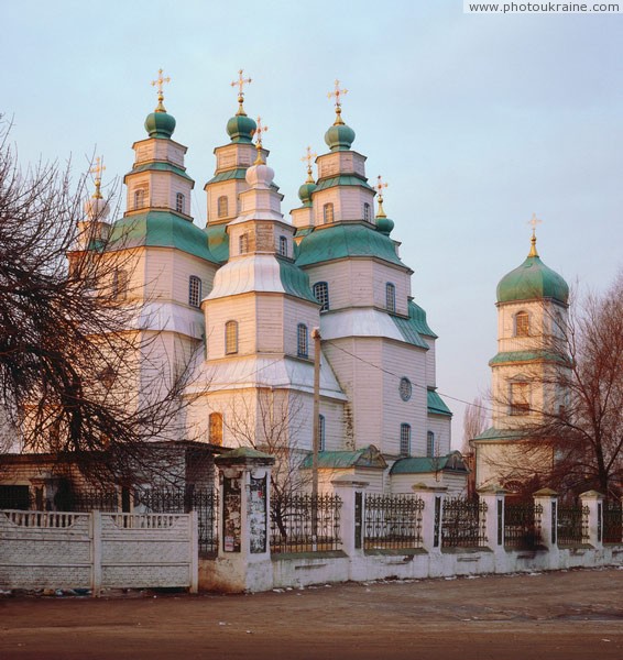 Novomoskovsk. Wooden Great Trinity Cathedral Dnipropetrovsk Region Ukraine photos