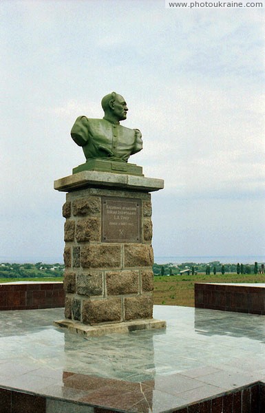 Kapulivka. Monument leader ataman I. Sirko  Dnipropetrovsk Region Ukraine photos