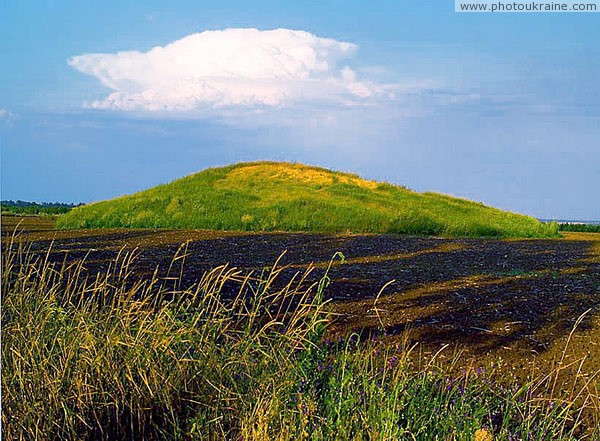Chortomlyk. Scythian mound near village Dnipropetrovsk Region Ukraine photos