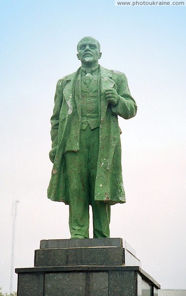 Dokuchaevsk. Monument to V. Lenin Donetsk Region Ukraine photos