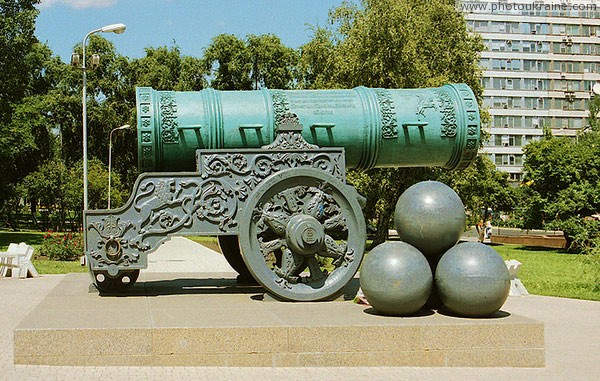 Donetsk. Monument to Tsar Cannon (profile) Donetsk Region Ukraine photos