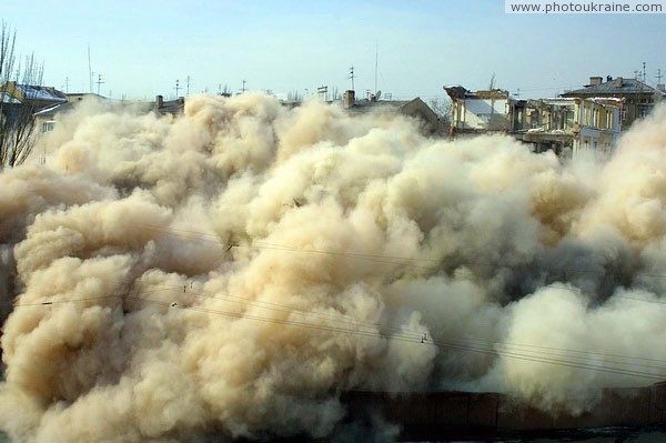 Donetsk. Clearing of building sites of Donbas Palace-4 Donetsk Region Ukraine photos