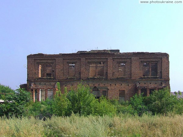 Donetsk. Park facade of D. Hughes mansion Donetsk Region Ukraine photos