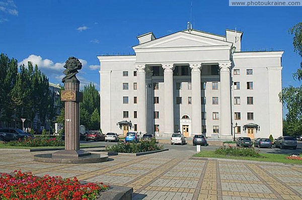 Donetsk. Bust of Alexander Pushkin on the eponymous boulevard Donetsk Region Ukraine photos