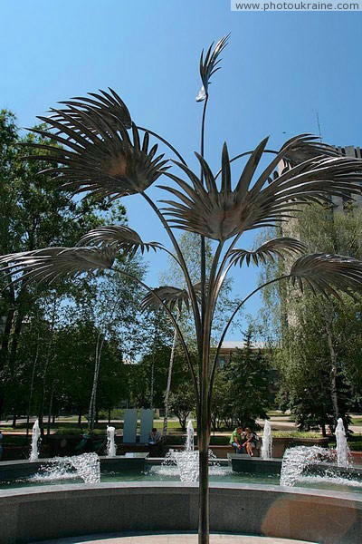 Донецк. Одна из городских копий пальмы Мерцалова Донецкая область Фото Украины