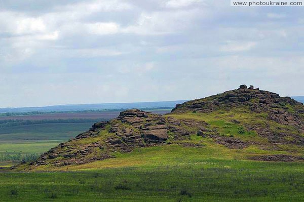 Kamiani Mohyly Reserve. Granites Donetsk Region Ukraine photos