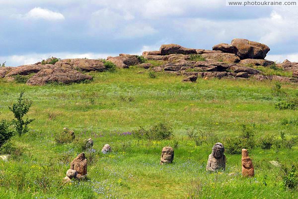 Kamiani Mohyly Reserve. Eternity Donetsk Region Ukraine photos