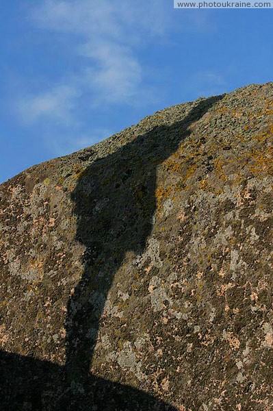 Заповедник Каменные Могилы. Тень на граните Донецкая область Фото Украины