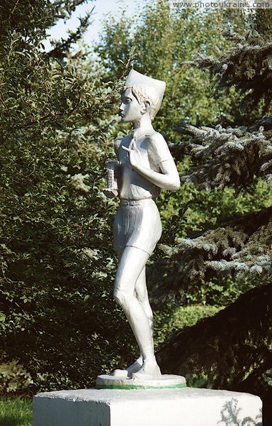 Neskuchne. Sculpture pioneer camp 