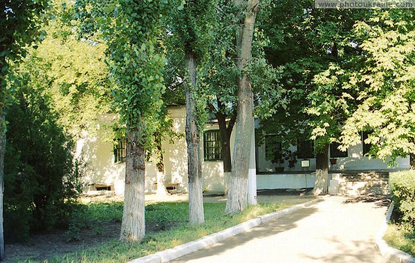Neskuchne. Manor house-museum Donetsk Region Ukraine photos