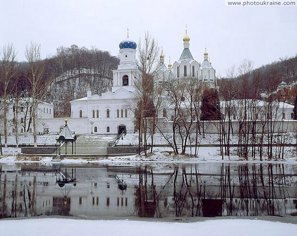 Sviatogirska lavra. Winter desolation Donetsk Region Ukraine photos