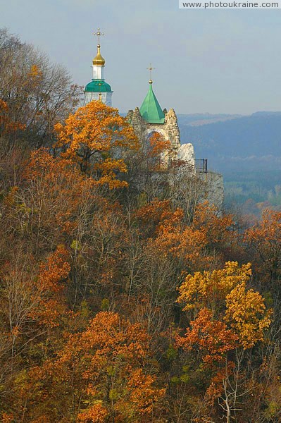 Святогорская лавра. Осень на меловой скале Донецкая область Фото Украины