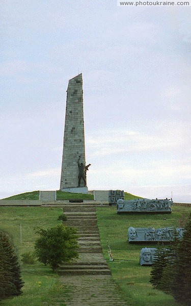 Саур-Могила. Мемориальная аллея на холм Донецкая область Фото Украины