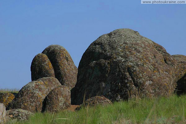 Starolaspa. Granite pile Donetsk Region Ukraine photos