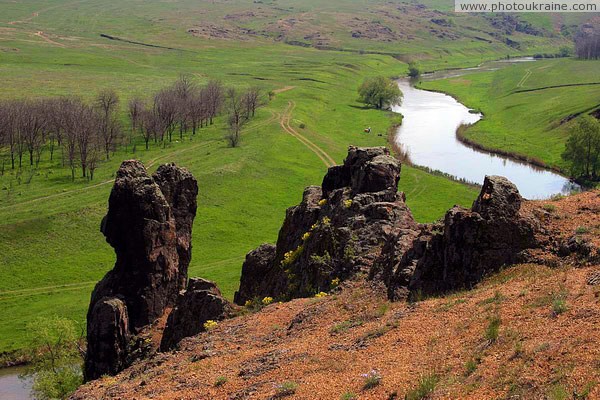 Starolaspa. Cliffs above Kalmius Donetsk Region Ukraine photos