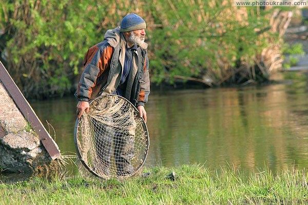 Starolaspa. Fisherman Donetsk Region Ukraine photos