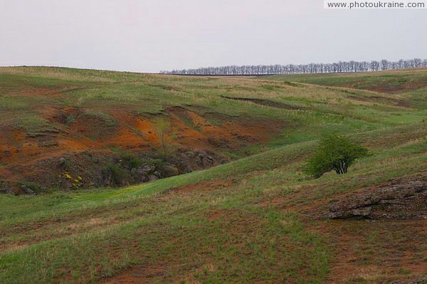 Starolaspa. Steppe red soils Donetsk Region Ukraine photos
