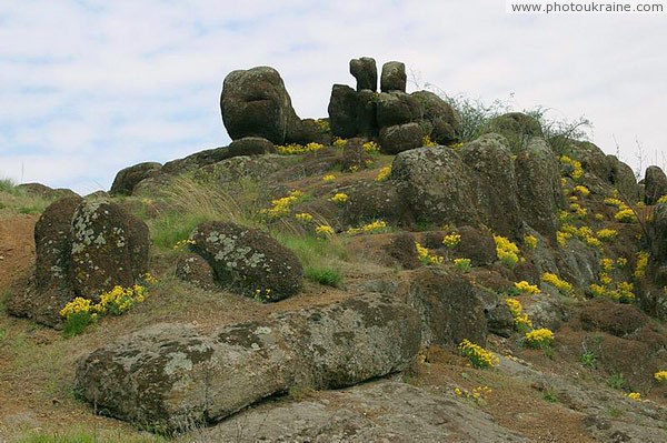 Starolaspa. Stone heap Donetsk Region Ukraine photos