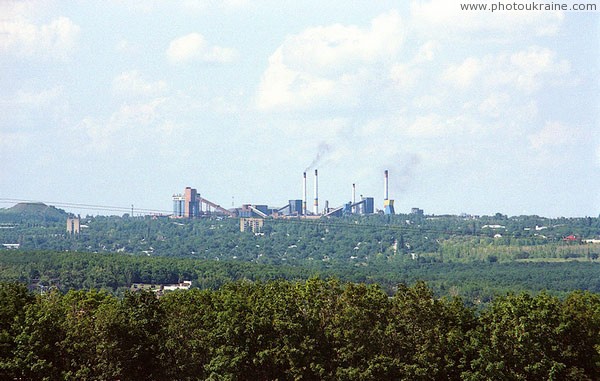 Вид с шоссе Донецк – Курахово. Предприятия Марьинки Донецкая область Фото Украины