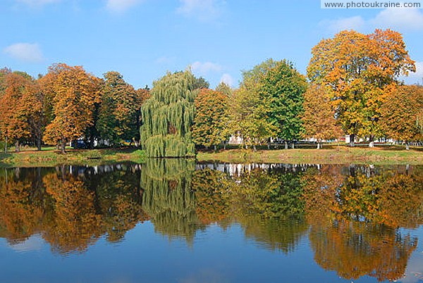 Андрушевка. Ранняя осень в бывшей усадьбе Житомирская область Фото Украины