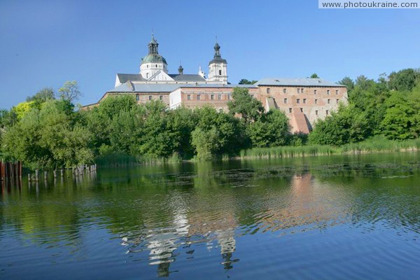 Бердичев. Монастырь-крепость Житомирская область Фото Украины