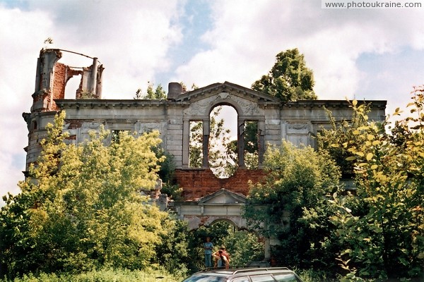 Денеши. Руины усадебного дома Терещенко Житомирская область Фото Украины