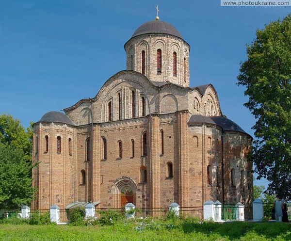 Овруч. Южный фасад Васильевской церкви Житомирская область Фото Украины