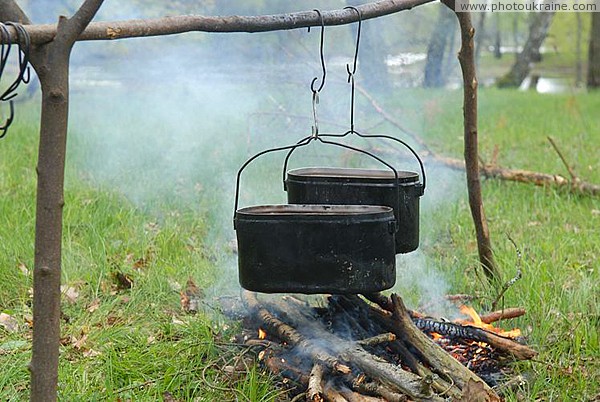 Полевой обед на берегу речки Уборть Житомирская область Фото Украины