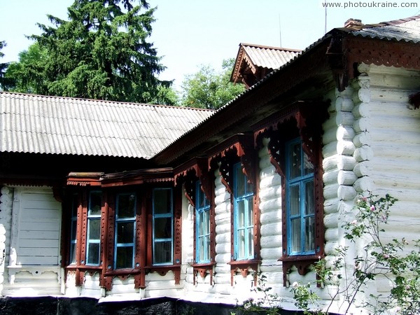 Yaropovychi. Felling 150-year old manor house Zhytomyr Region Ukraine photos