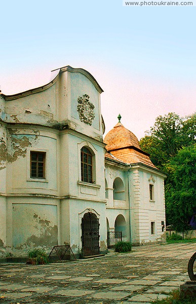 Vynogradiv. Palace Pereni awaiting restoration Zakarpattia Region Ukraine photos