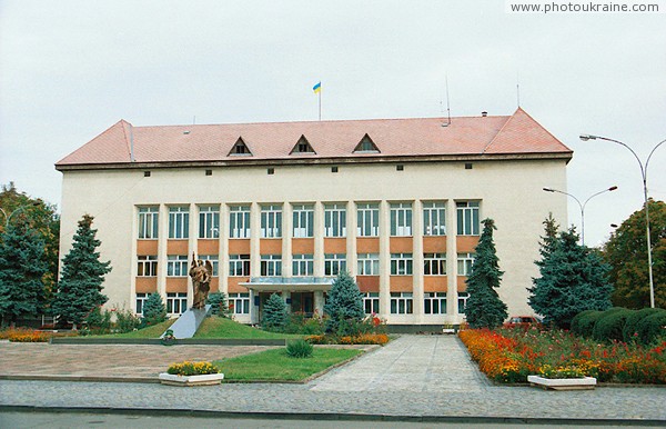 Vynogradiv. City authorities Zakarpattia Region Ukraine photos