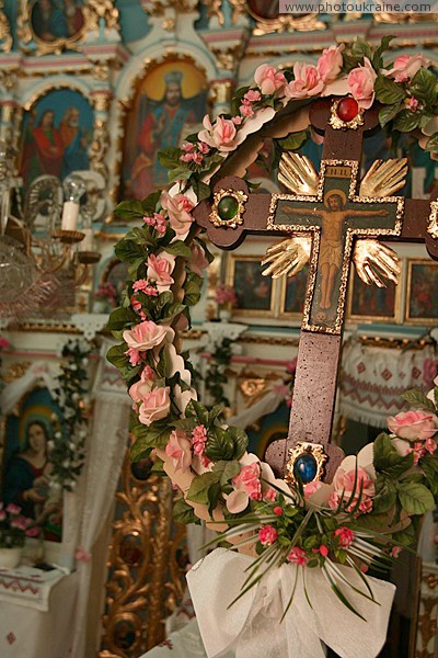 Deshkovtysia. Crucifixion of Church of Intercession Zakarpattia Region Ukraine photos