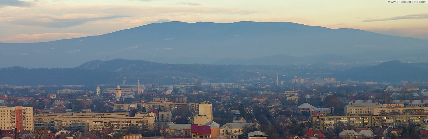 Мукачево. Панорама Мукачево с замковой горы Закарпатская область Фото Украины