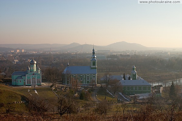 Мукачево. Николаевский монастырь над Латорицей Закарпатская область Фото Украины