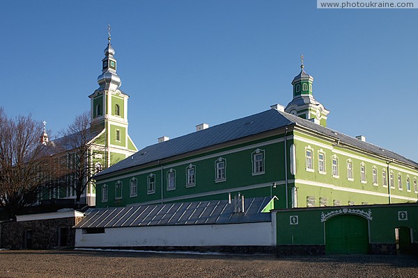 Мукачево. Келейный корпус Николаевского монастыря Закарпатская область Фото Украины