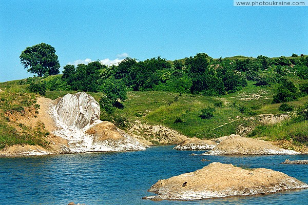 Солотвино. Соляное озеро с соляными берегами Закарпатская область Фото Украины