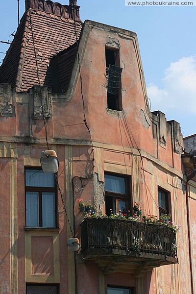 Ужгород. Цветник на балконе Закарпатская область Фото Украины